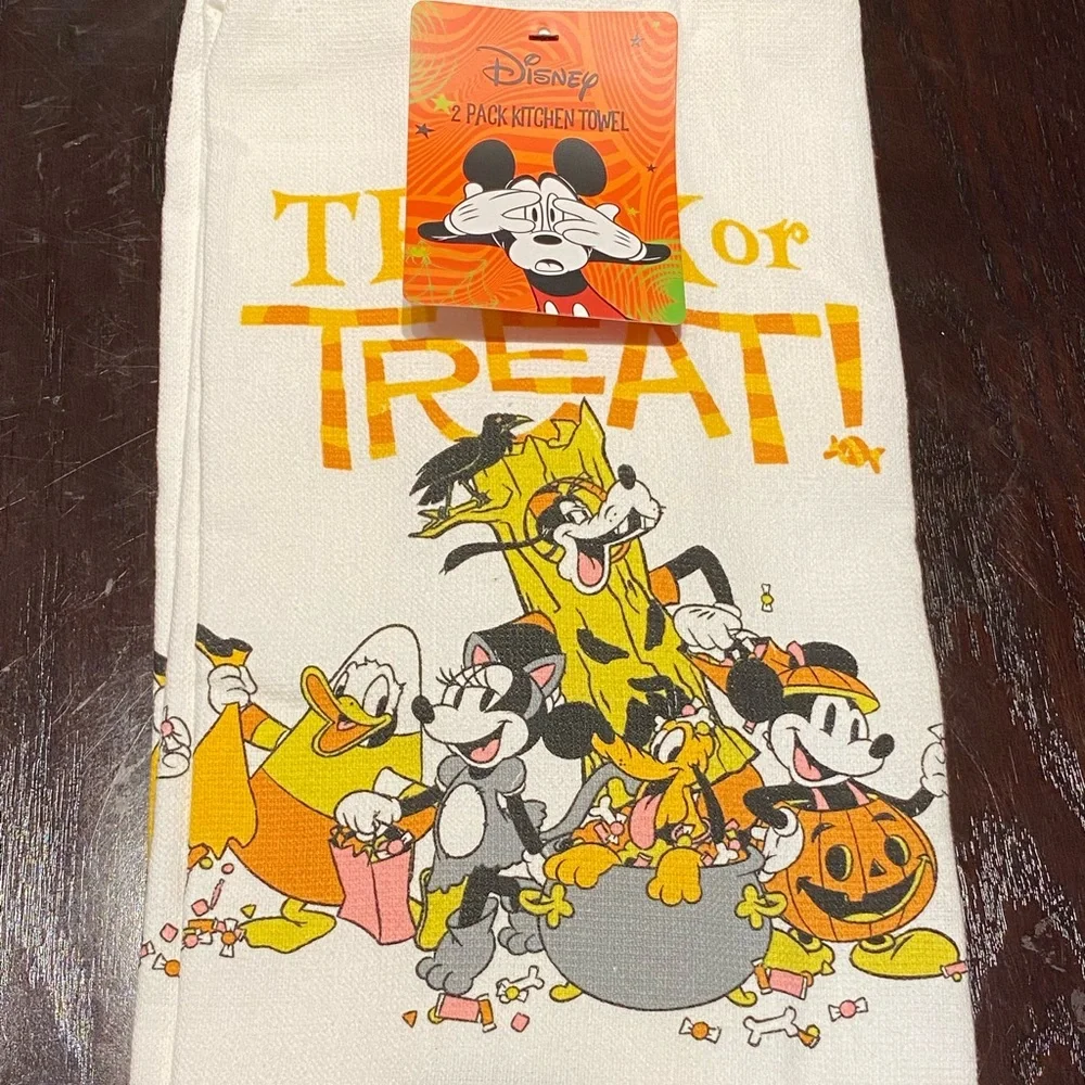 NWT Disney Mickey Mouse And Friends Halloween 2 Pack Kitchen Towels